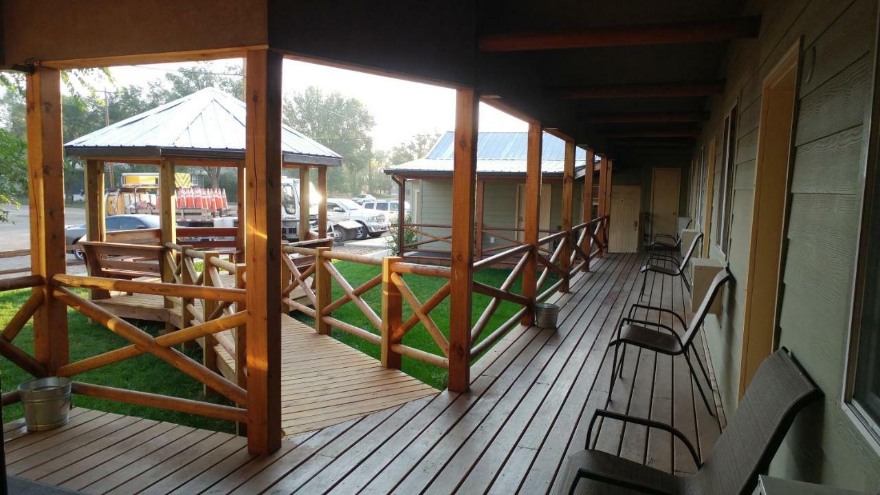 Sagebrush Inn & Suites Broadus Ngoại thất bức ảnh