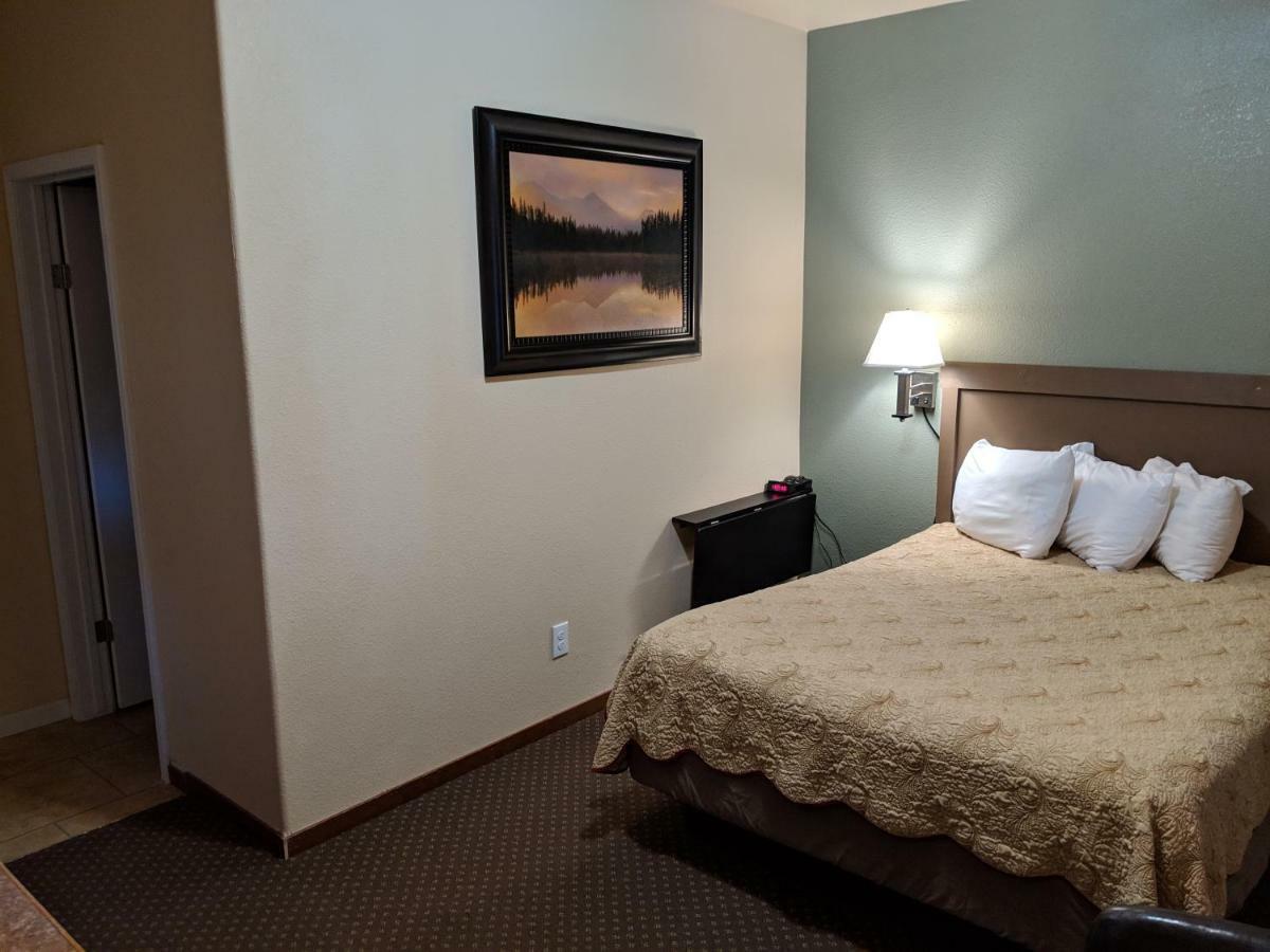 Sagebrush Inn & Suites Broadus Ngoại thất bức ảnh